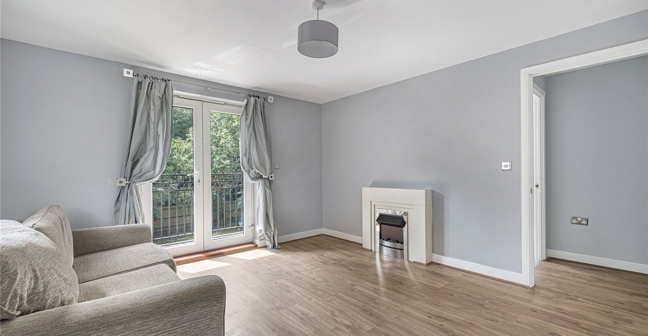 2 bedroom property for sale in Greenhithe | Robinson Jackson