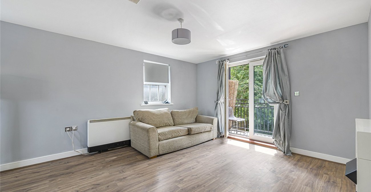 2 bedroom property for sale in Greenhithe | Robinson Jackson