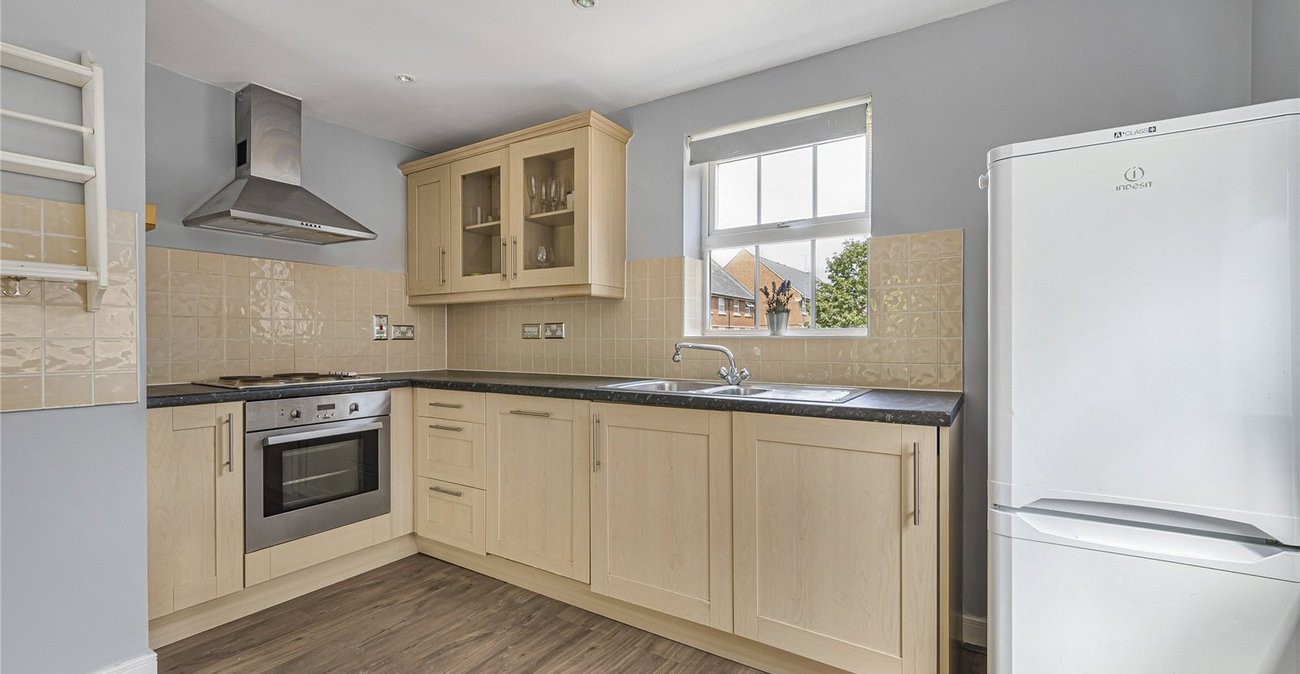 2 bedroom property for sale in Greenhithe | Robinson Jackson