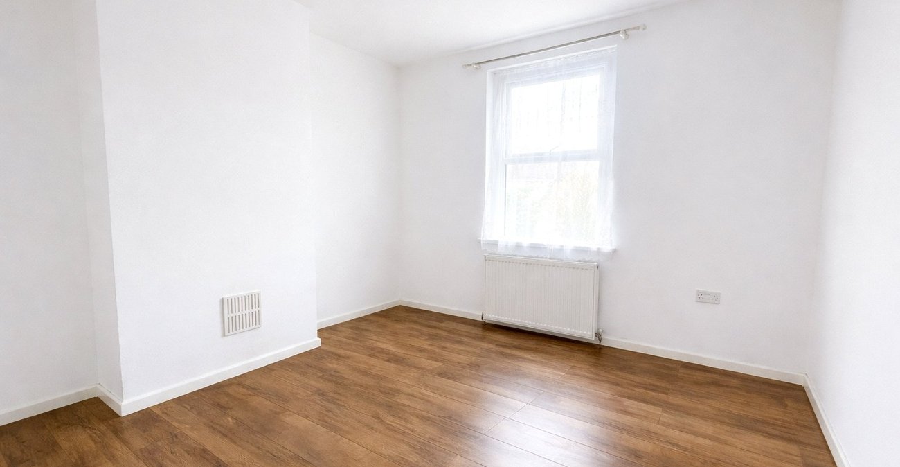 3 bedroom house for sale in London | Robinson Jackson