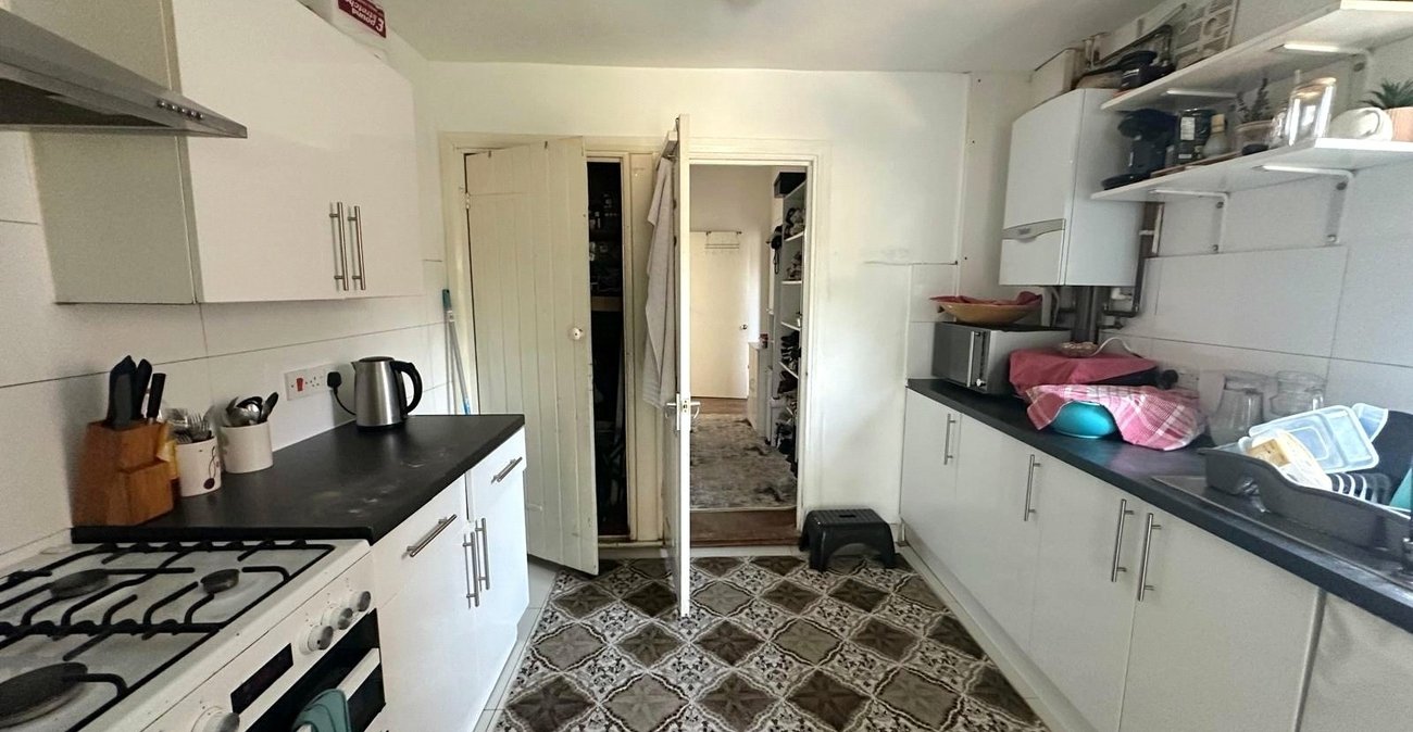 3 bedroom house for sale in London | Robinson Jackson