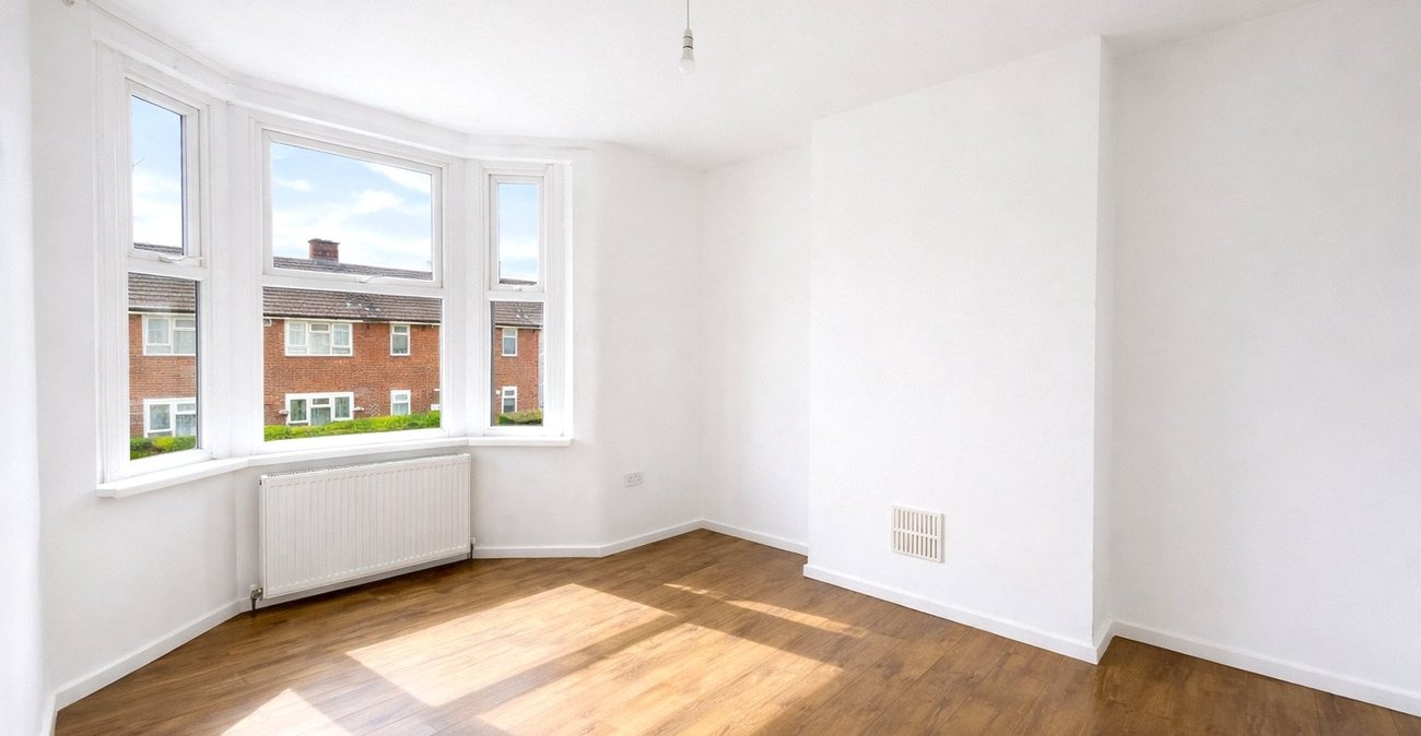 3 bedroom house for sale in London | Robinson Jackson