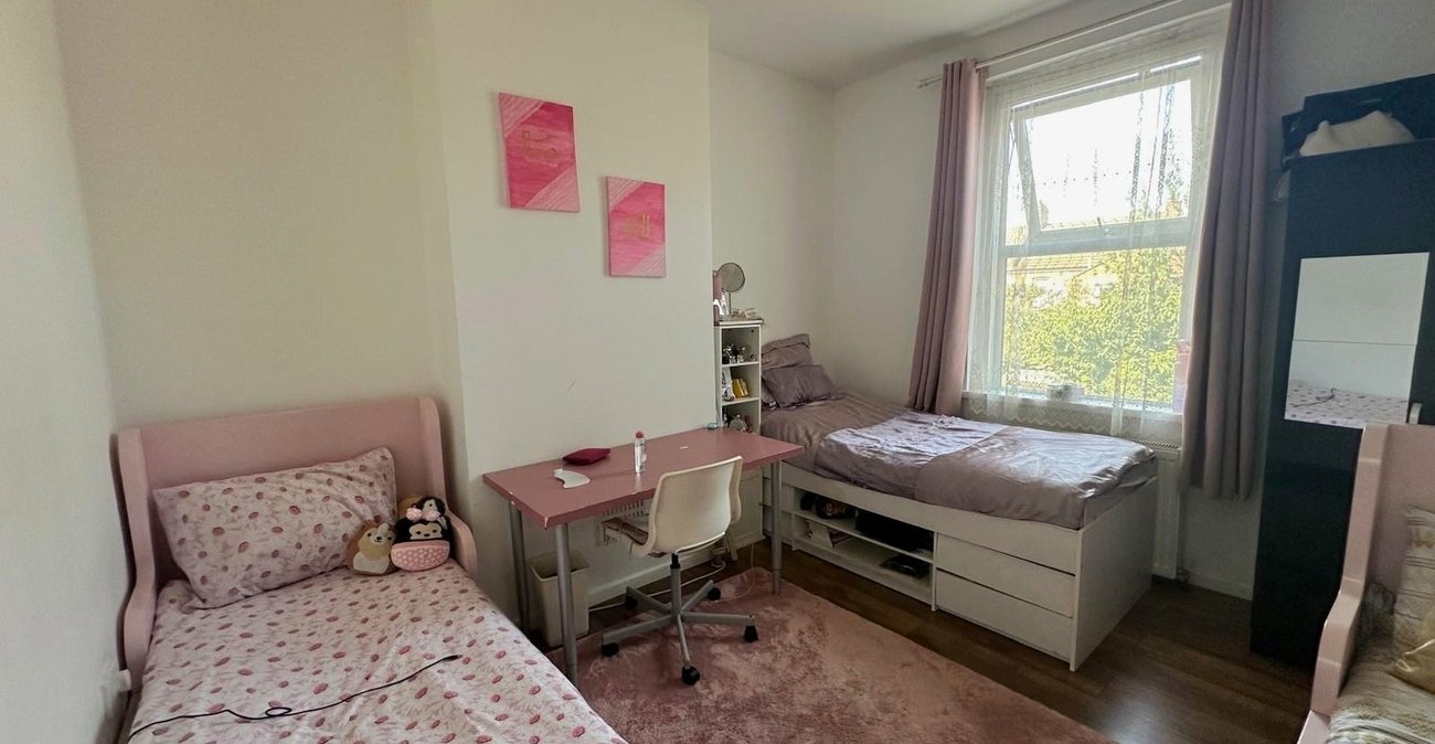 3 bedroom house for sale in London | Robinson Jackson