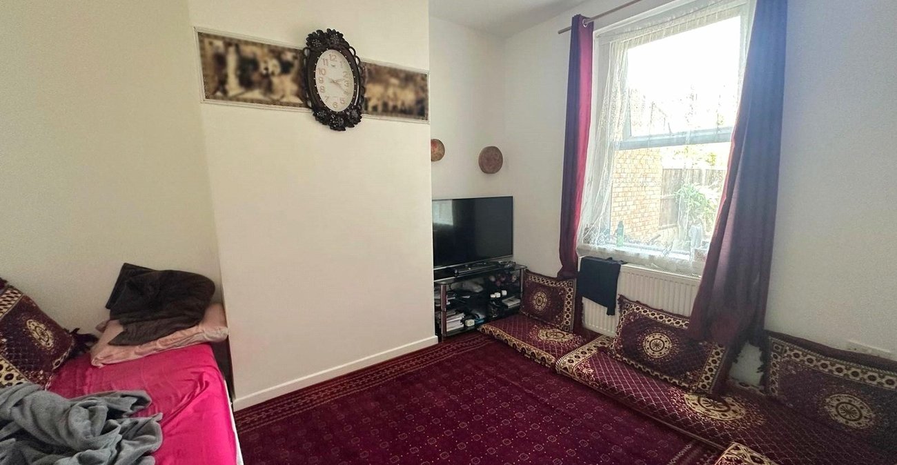 3 bedroom house for sale in London | Robinson Jackson