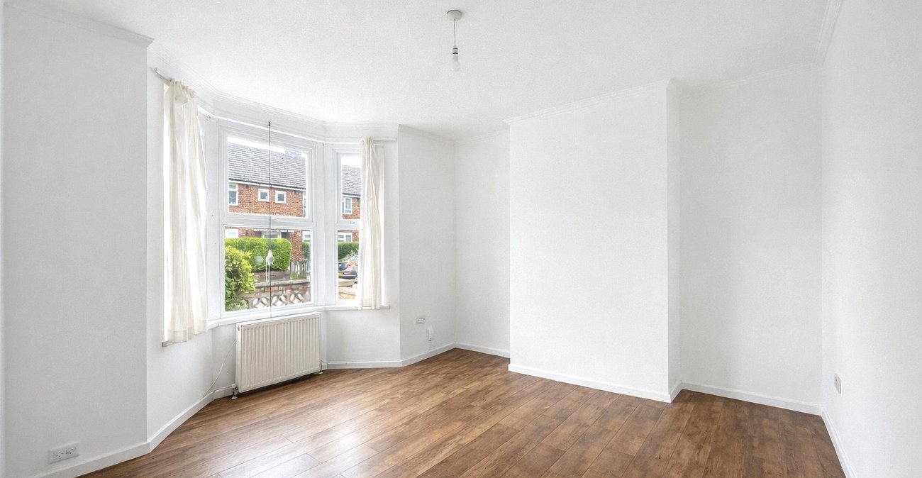 3 bedroom house for sale in London | Robinson Jackson