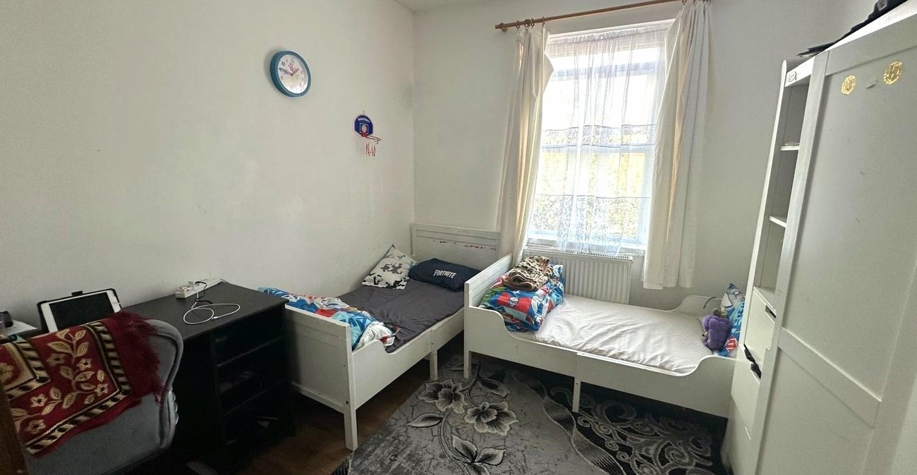 3 bedroom house for sale in London | Robinson Jackson