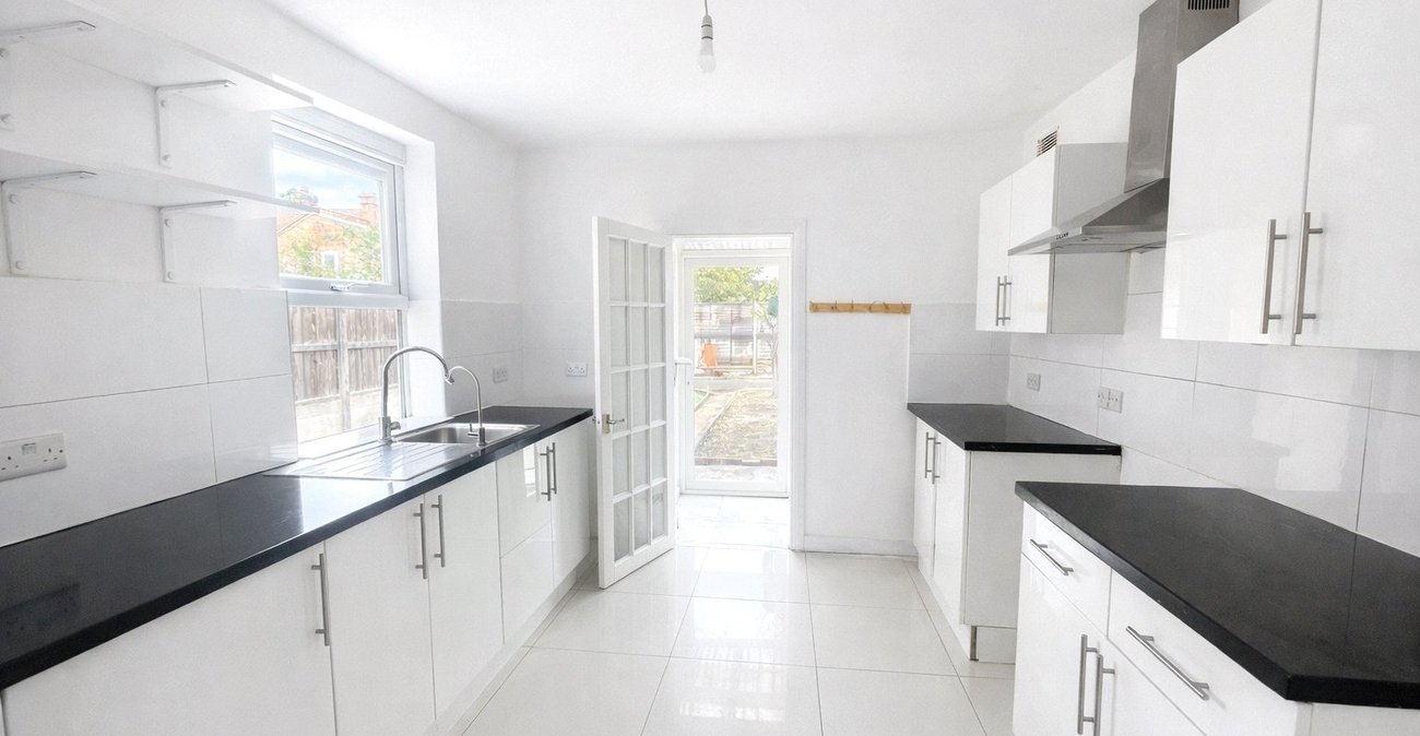 3 bedroom house for sale in London | Robinson Jackson
