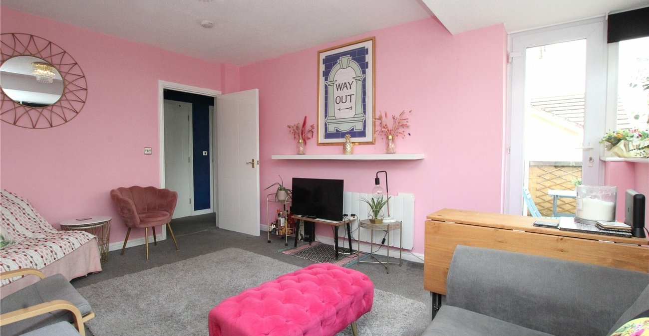 2 bedroom property for sale in London | Robinson Jackson