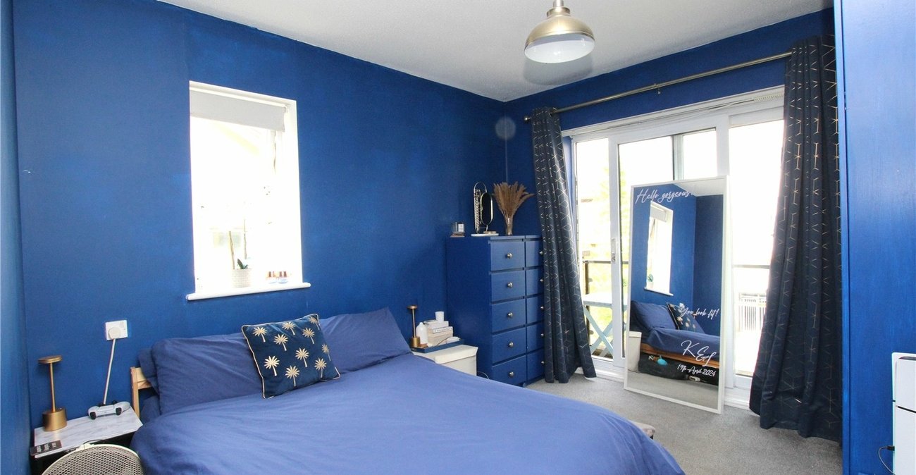 2 bedroom property for sale in London | Robinson Jackson