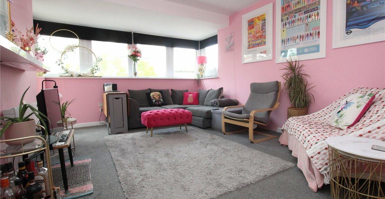 2 bedroom property for sale in London | Robinson Jackson