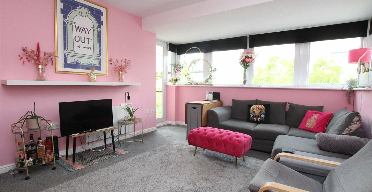 2 bedroom property for sale in London | Robinson Jackson