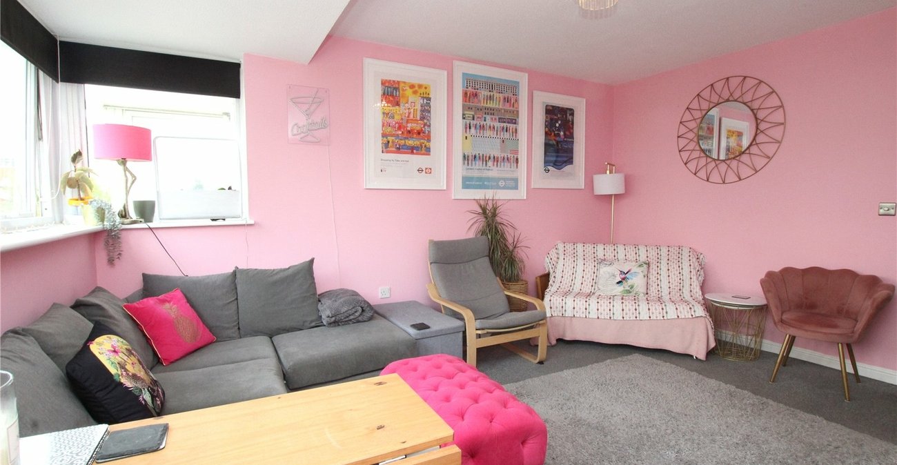 2 bedroom property for sale in London | Robinson Jackson