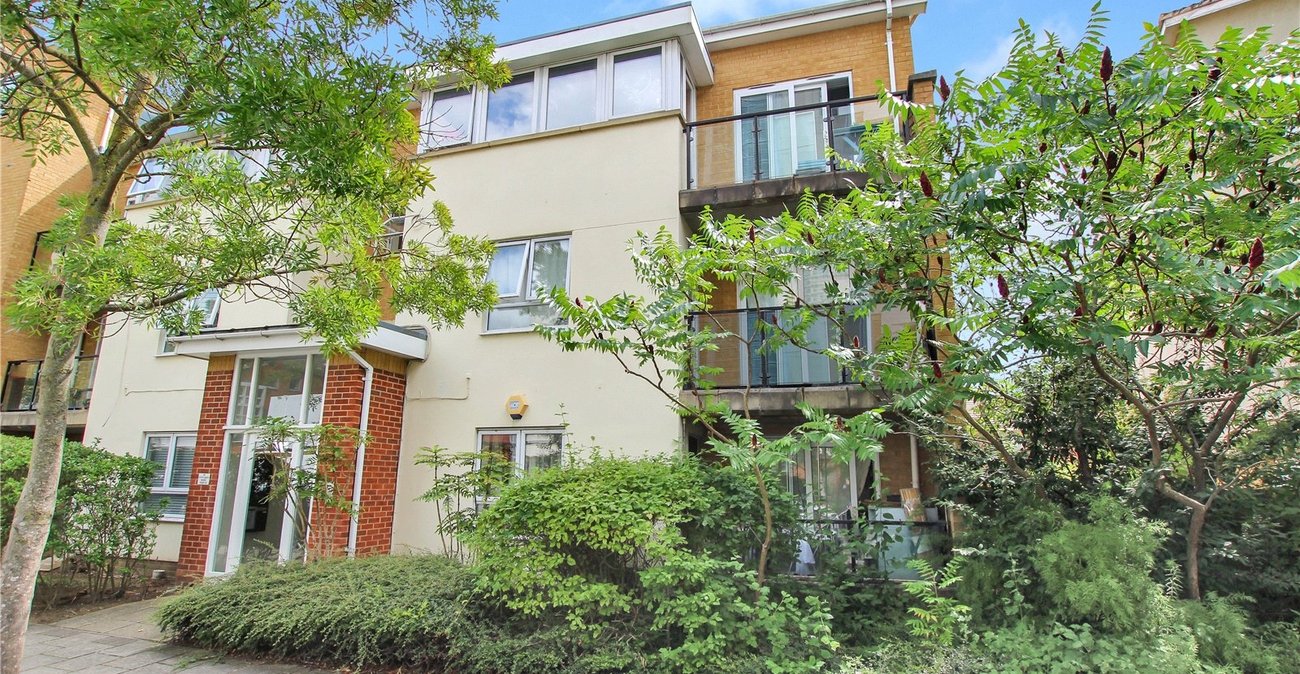 2 bedroom property for sale in London | Robinson Jackson