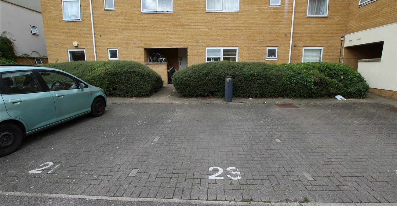 2 bedroom property for sale in London | Robinson Jackson