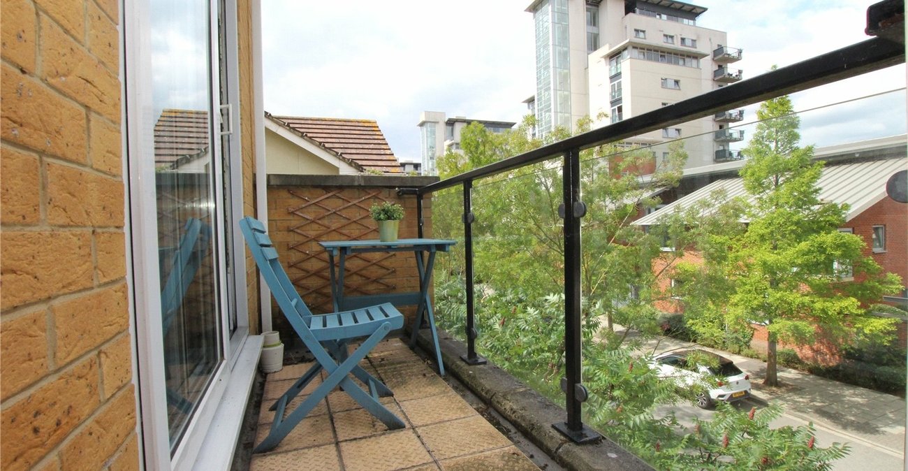 2 bedroom property for sale in London | Robinson Jackson