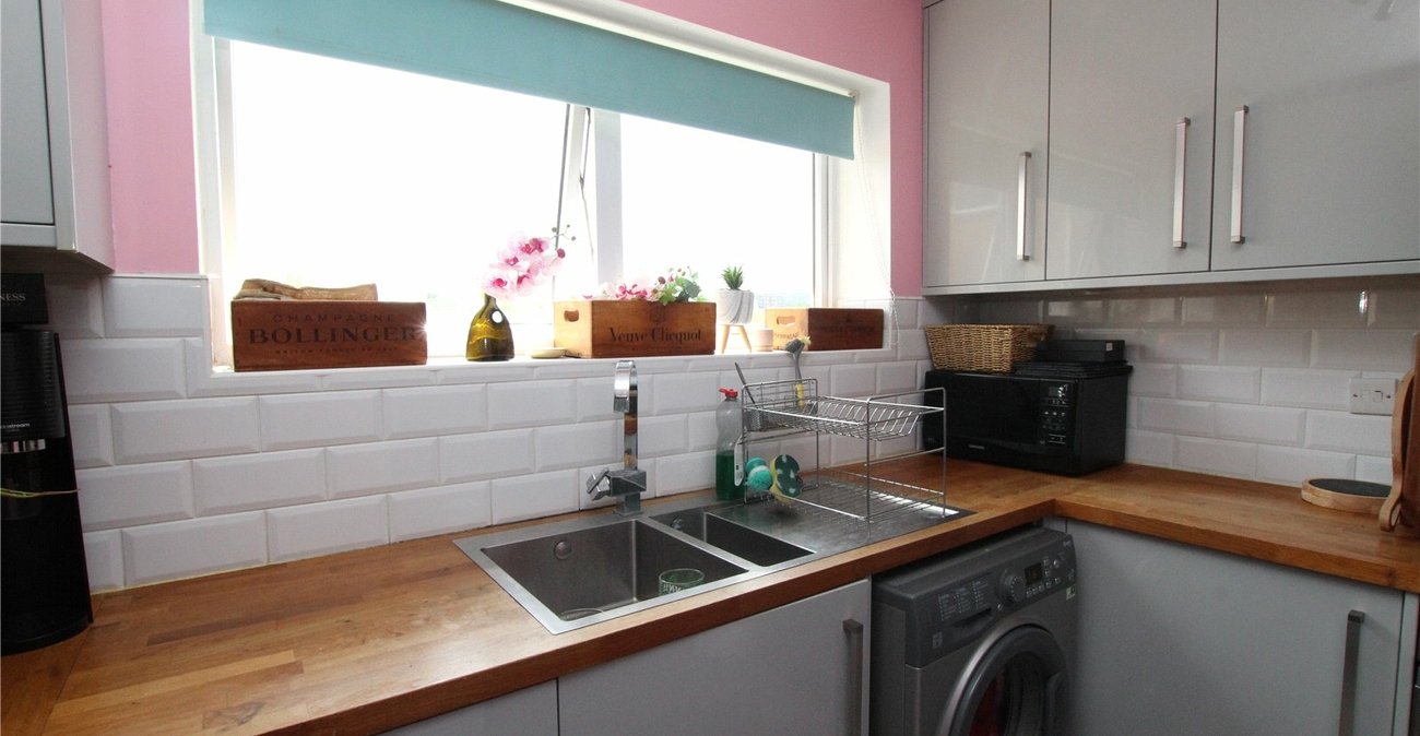 2 bedroom property for sale in London | Robinson Jackson