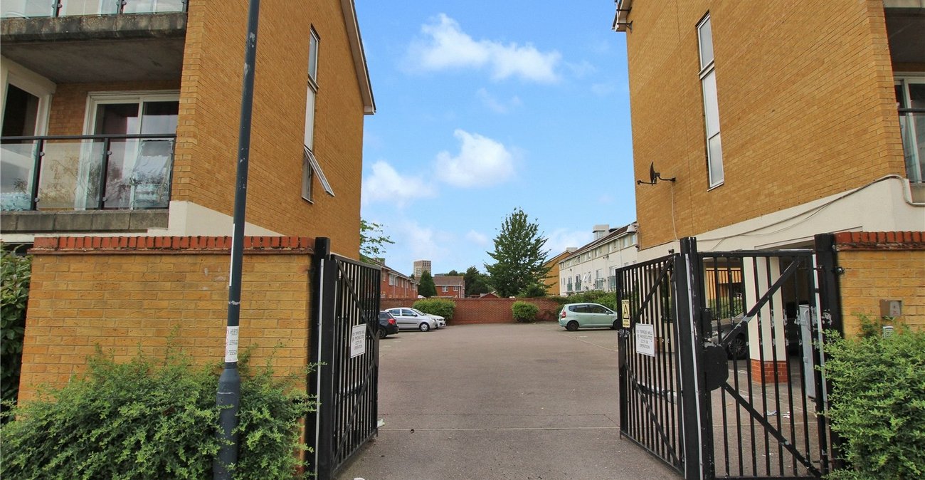2 bedroom property for sale in London | Robinson Jackson
