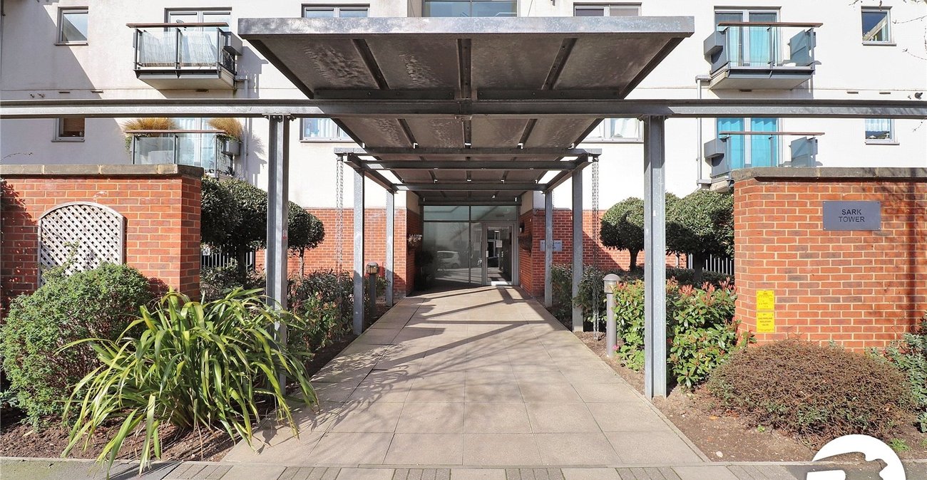 2 bedroom property for sale in London | Robinson Jackson