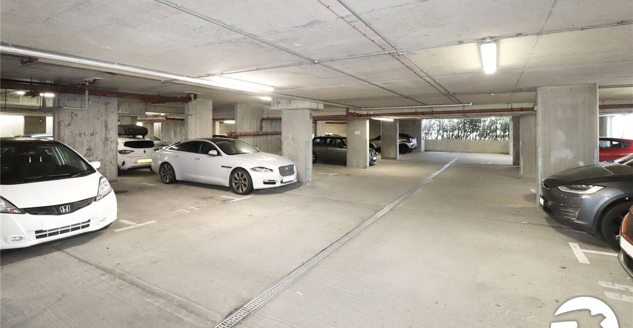 2 bedroom property for sale in London | Robinson Jackson