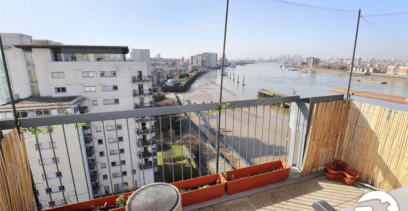 2 bedroom property for sale in London | Robinson Jackson