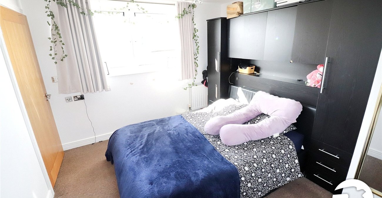 2 bedroom property for sale in London | Robinson Jackson