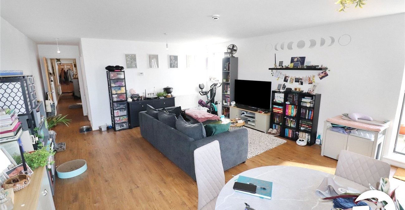 2 bedroom property for sale in London | Robinson Jackson