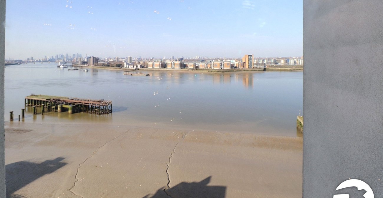 2 bedroom property for sale in London | Robinson Jackson