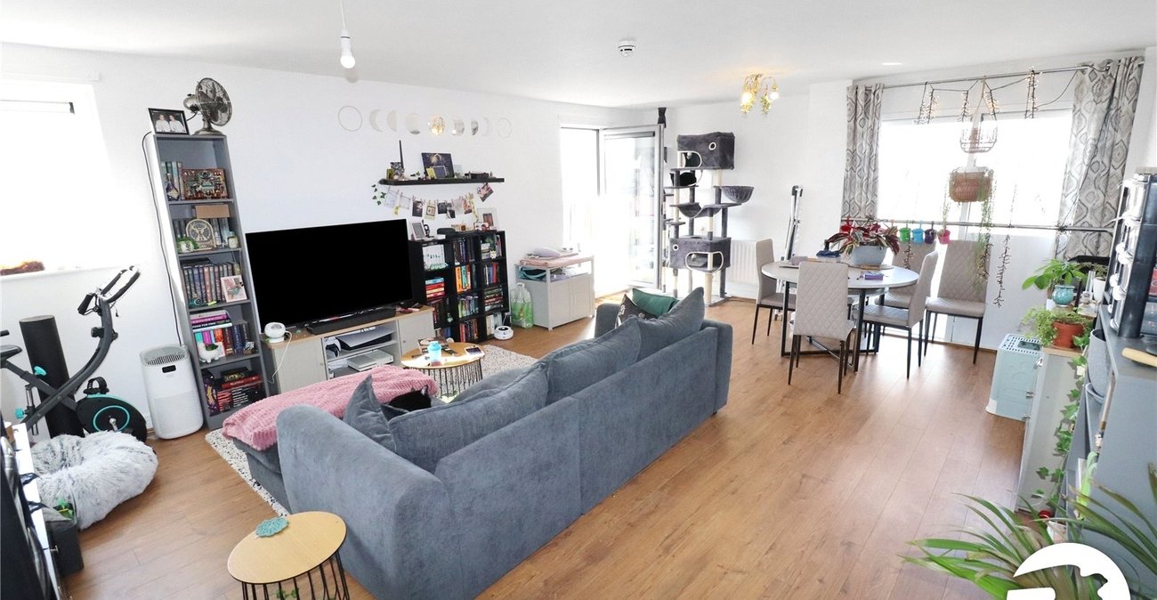 2 bedroom property for sale in London | Robinson Jackson