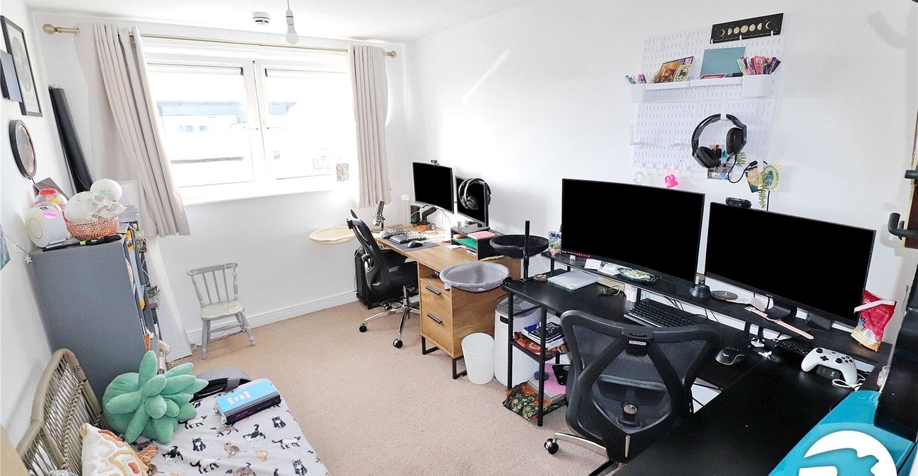 2 bedroom property for sale in London | Robinson Jackson