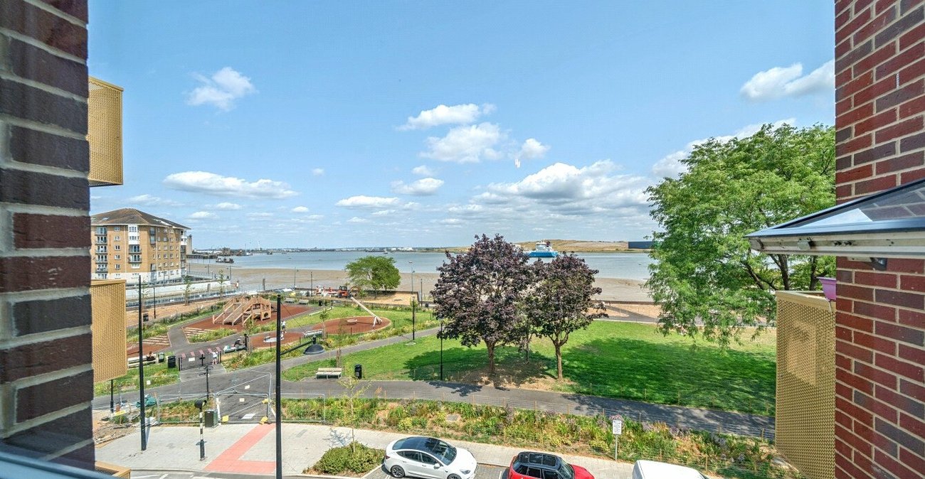 2 bedroom property for sale in Erith | Robinson Jackson