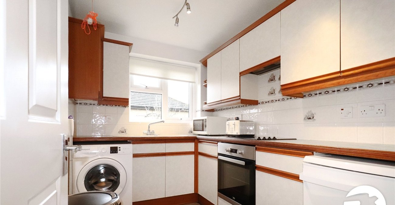 2 bedroom property for sale in Belvedere | Robinson Jackson