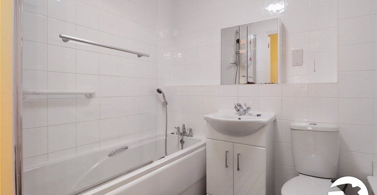 2 bedroom property for sale in Belvedere | Robinson Jackson