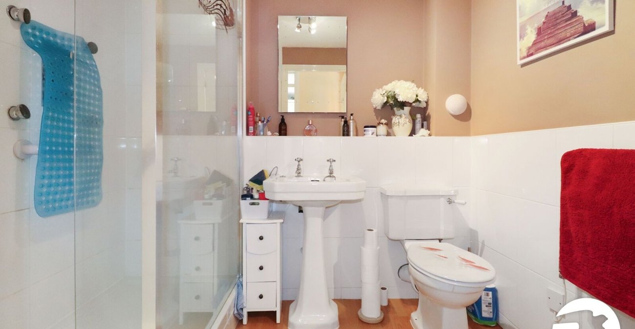 2 bedroom property for sale in Belvedere | Robinson Jackson