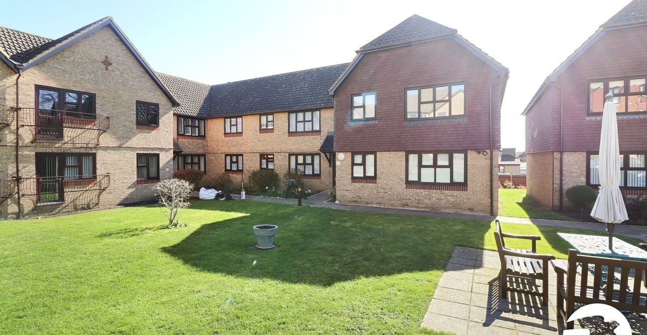 2 bedroom property for sale in Belvedere | Robinson Jackson