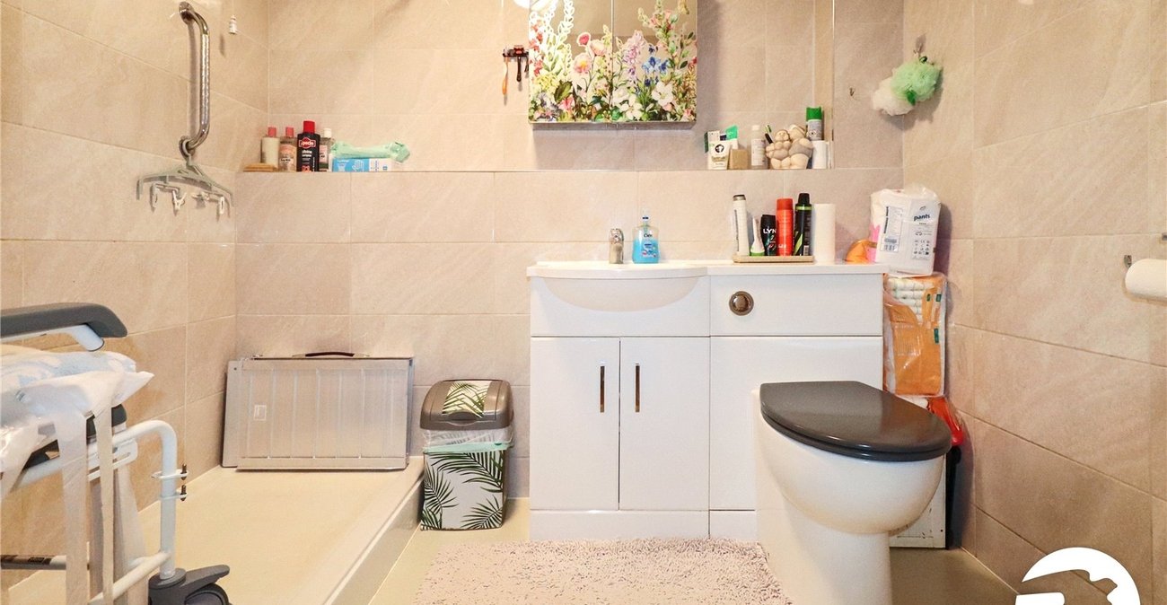 2 bedroom property for sale in Belvedere | Robinson Jackson