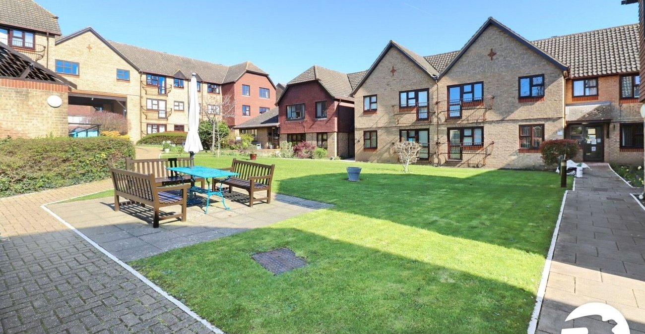 2 bedroom property for sale in Belvedere | Robinson Jackson