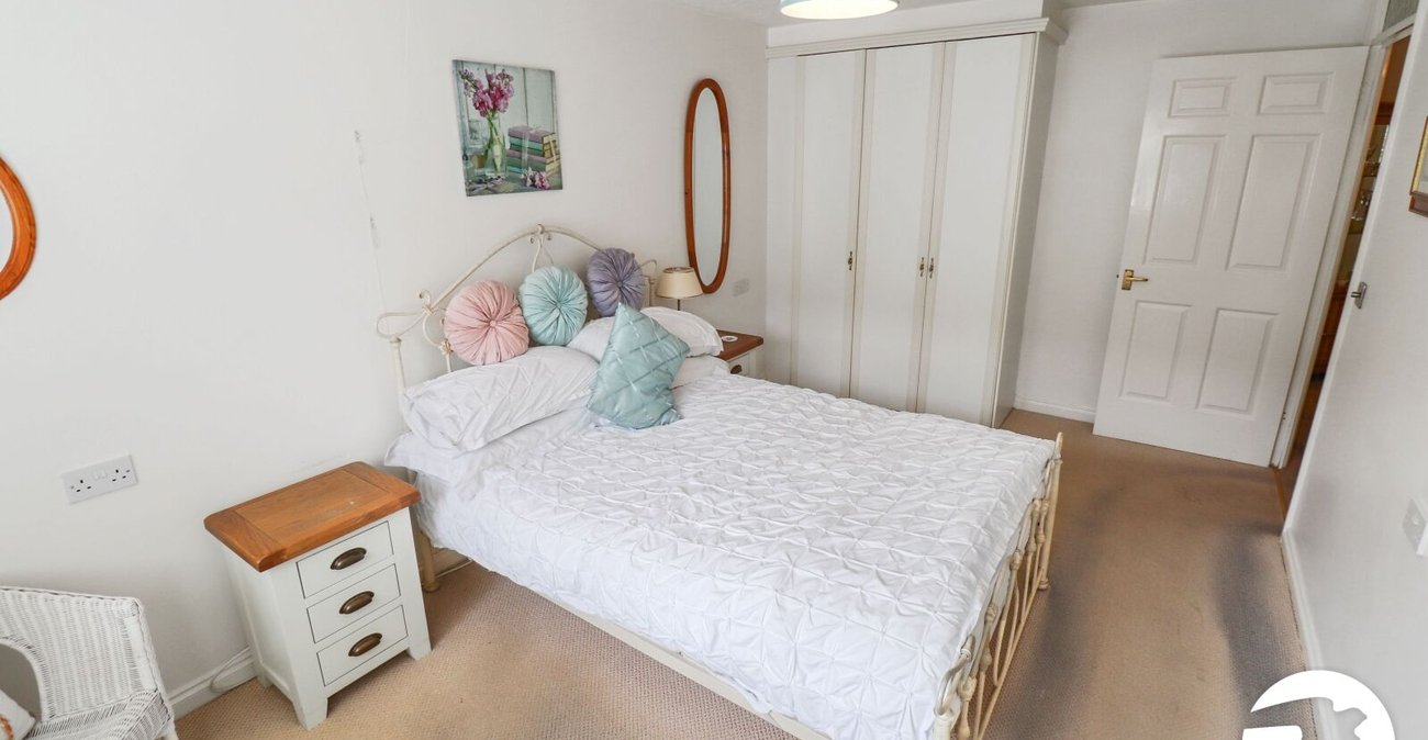 2 bedroom property for sale in Belvedere | Robinson Jackson