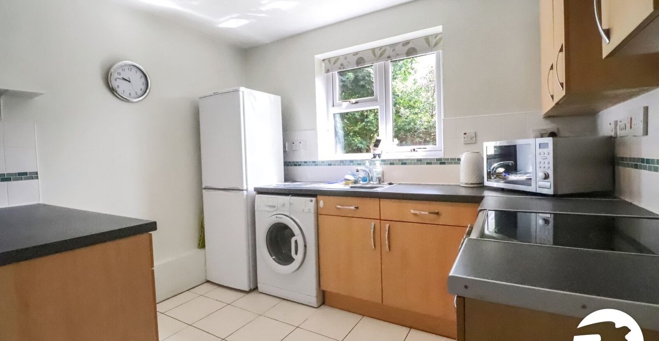 2 bedroom property for sale in Belvedere | Robinson Jackson