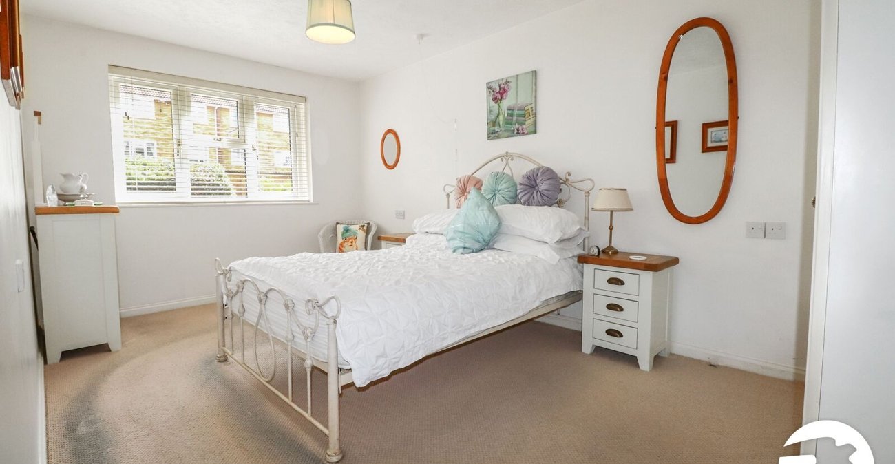 2 bedroom property for sale in Belvedere | Robinson Jackson