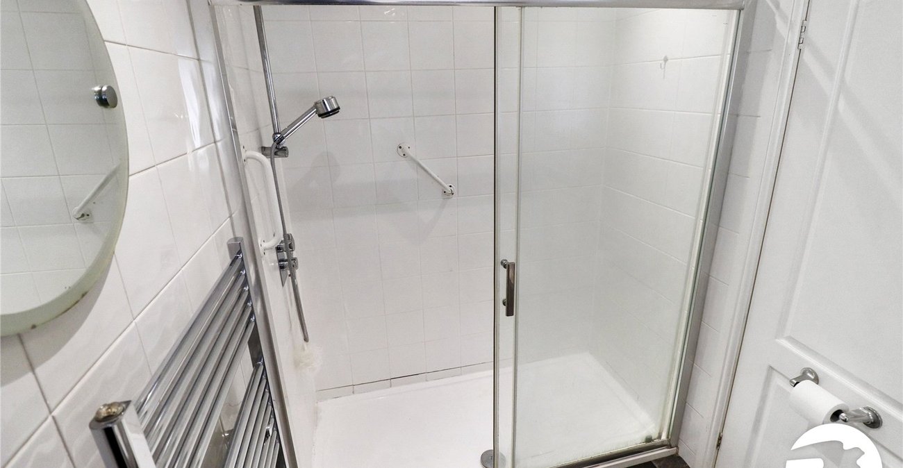 2 bedroom bungalow for sale in Belvedere | Robinson Jackson