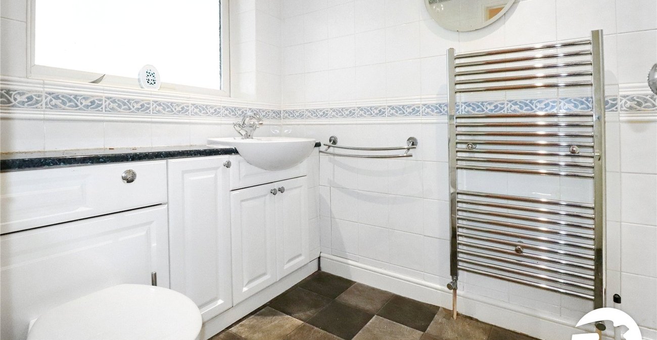 2 bedroom bungalow for sale in Belvedere | Robinson Jackson