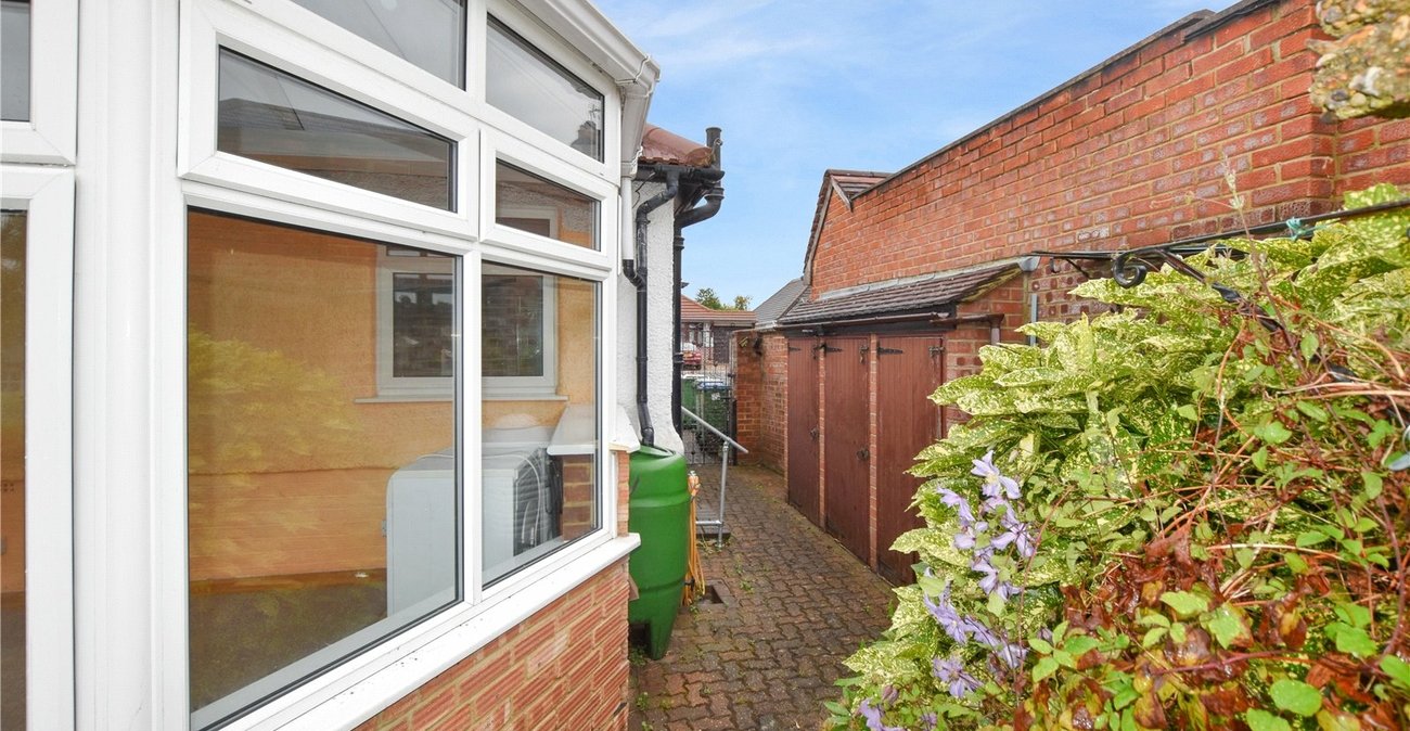 2 bedroom bungalow for sale in Bexleyheath | Robinson Jackson