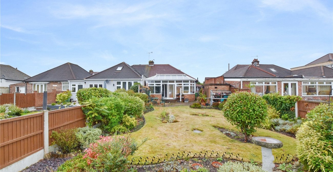 2 bedroom bungalow for sale in Bexleyheath | Robinson Jackson