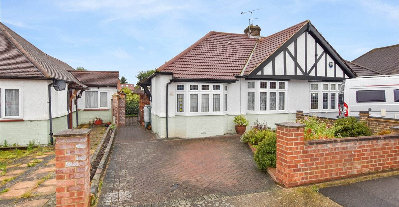 2 bedroom bungalow for sale in Bexleyheath | Robinson Jackson