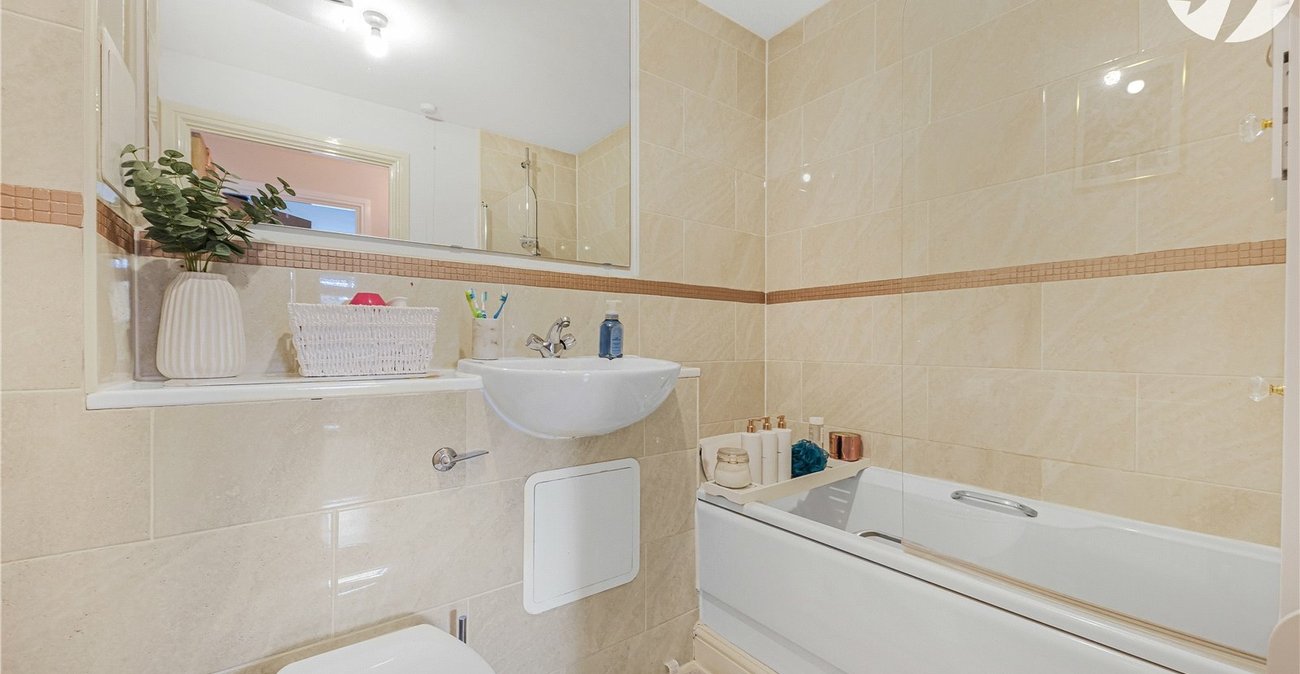 2 bedroom property for sale in South Darenth | Robinson Jackson