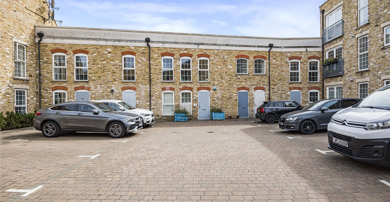 2 bedroom property for sale in South Darenth | Robinson Jackson