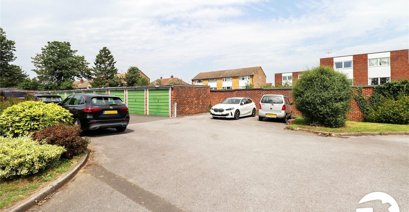 2 bedroom property for sale in Belvedere | Robinson Jackson