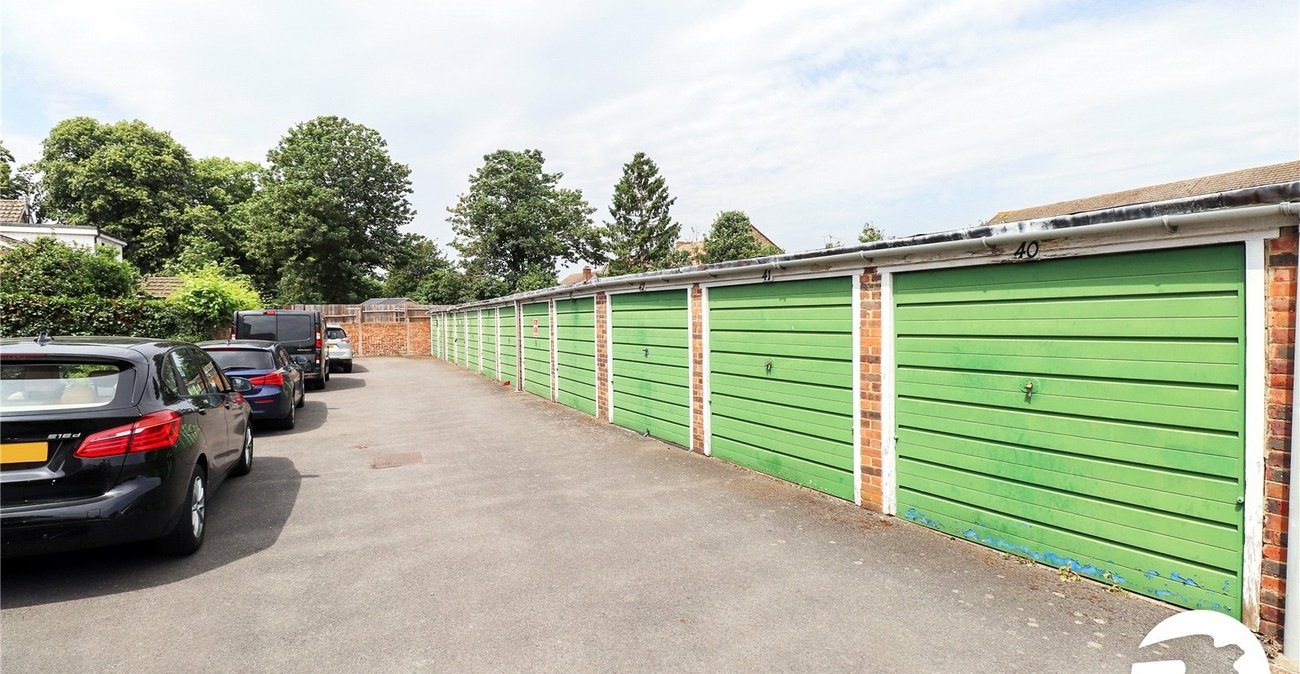 2 bedroom property for sale in Belvedere | Robinson Jackson