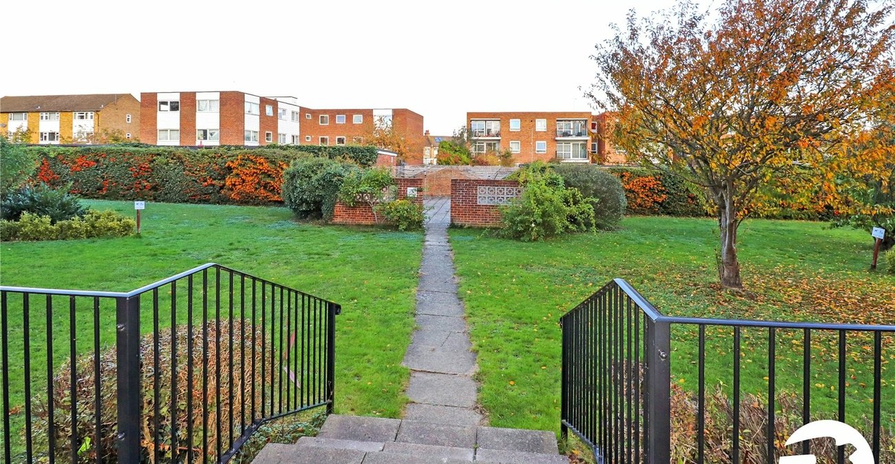 2 bedroom property for sale in Belvedere | Robinson Jackson