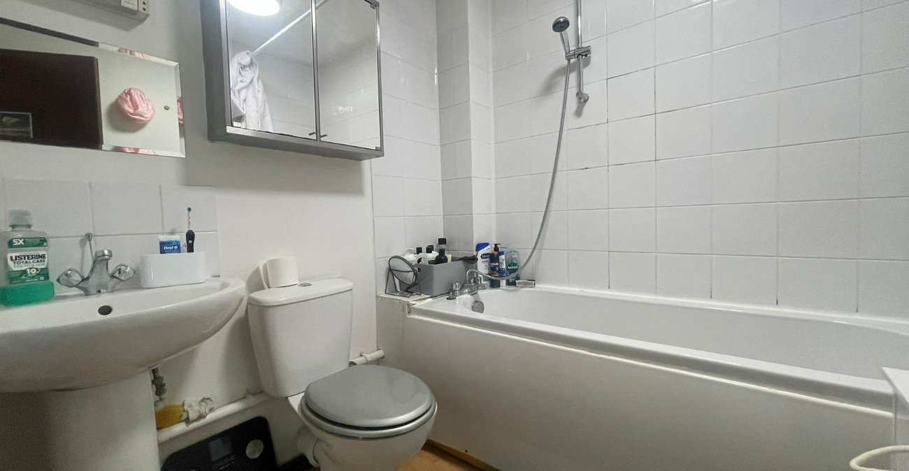 1 bedroom property for sale in Essex Road | Robinson Michael & Jackson